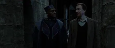Alors que la Seconde Guerre des Sorciers est déclarée, le Ministre de la Magie Cornelius Fudge demande à Dolores Ombrage de remettre de l'ordre à Poudlard. Il souhaite aussi conduire Albus Dumbledore à Azkaban lorsque ce dernier déclare avoir créer l'Armée de Dumbledore pour couvrir Harry Potter. Albus Dumbledore s'enfuit avec son phénix Fawkes. Dans le film, que déclare Kingsley Shaklebolt ?