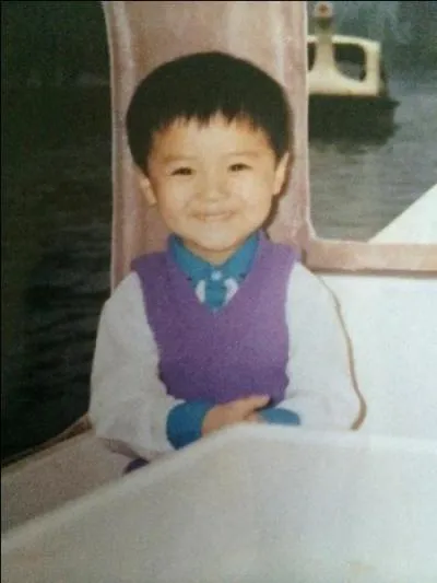 Qui est le seul membre à avoir vraiment passé une audition puis avoir signé un contrat quelques années plus tard ?