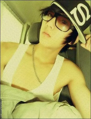 Quel membre marche sur le pied de Sehun dans "Growl" ?