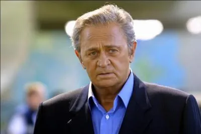 C'est l'inspecteur Navarro, vous l'avait reconnu. Quel est le prénom de ce grand acteur qui a du mal a pardonné quand il interprète le mafieux Raymond Bettoun.