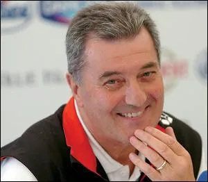 Joueur de football et sélectionneur de l'équipe de France de 1998 à 2002.