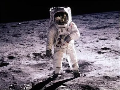 En quelle année l'homme a-t-il, pour la première fois, marché sur la Lune ?