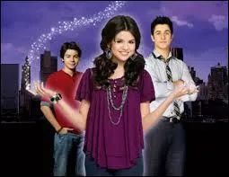 Dans "Les Sorciers de Waverly Place", comment s'appellent les frères d'Alex ?