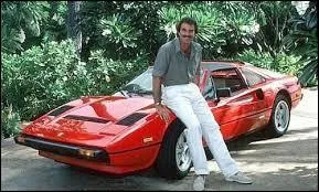 Quel modèle de Ferrari conduit Thomas Magnum dans la série "Magnum" ?