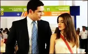 Son père voulait éloigner Violetta du studio et de Angie. Dans quel pays voulait-il l'emmener ?