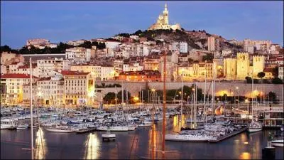 Qui est maire de Marseille en juillet 2015 ?
