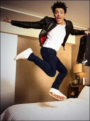 A quel âge Kev Adams a-t-il commencé le théâtre ?