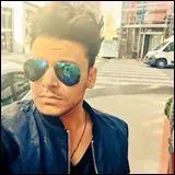 Quels sont les prénoms des parents de Kev Adams ?