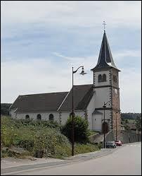 Voici l'église Sainte-Gertrude de Charmois-devant-Bruyères. Village agricole Vosgien, il se situe en région ...