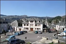 Nous sommes &agrave; Condat. Village du Parc Naturel R&eacute;gional des Volcans d'Auvergne, il se situe dans le d&eacute;partement ...