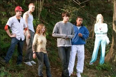 Un groupe de six personnes, suite à une panne de voiture décide de camper dans un endroit sombre au milieu d'une forêt. Un jeune autochtone, les vêtements tachés de sang propose de les emmener à une ville qui se situe juste à côté, Ambrose. Cette ville est composée d'une habitation habitée par une étrange sorcière.