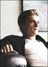 Qui joue le beau Peeta ?