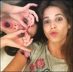 Comment décrierait-elle son style de vêtements ?