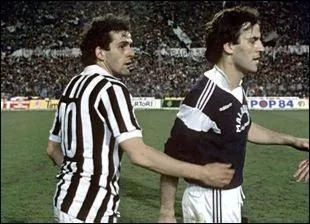 En quelle année Bordeaux s'inclina-t-il contre la Juventus de Turin en 1/2 finale de Coupe d'Europe des Clubs Champions ?