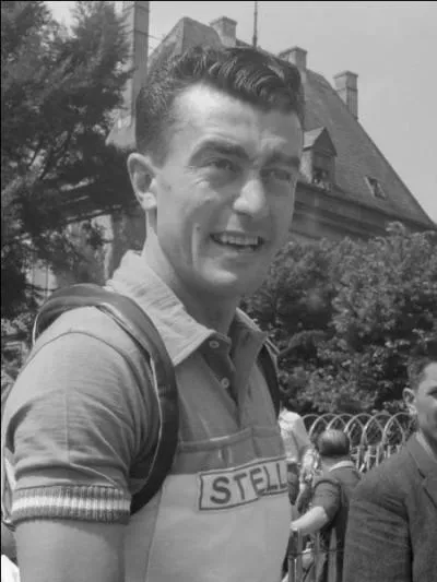 Le groupe de rock alternatif français Ludwig von 88 a rendu hommage à ce grand coureur cycliste qui a remporté 3 fois le Tour de France de 1953 à 1955. Qui est ce coureur cycliste ?