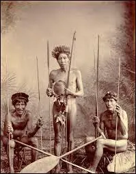 Quelles tribus amérindiennes peuplent l'île avant 1492 et l'arrivée de Christophe Colomb ?