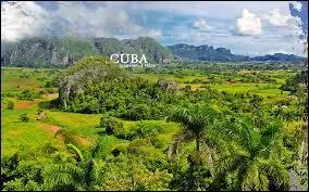 En combien de provinces l'île est-elle divisée ?