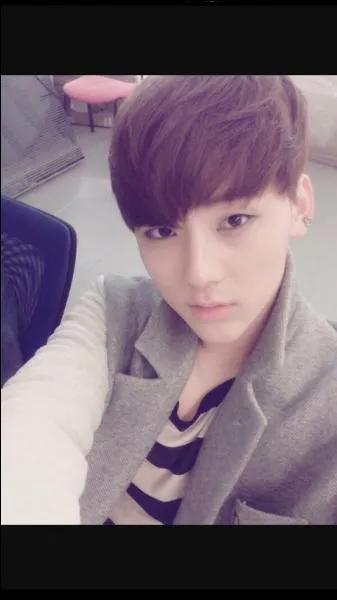 Comment s'appelle ce super beau garçon ?