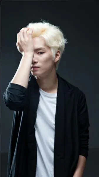 Comment s'appelle ce beau garçon ?