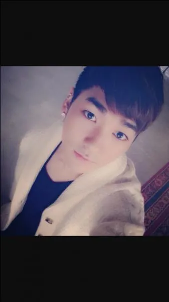 Comment s'appelle ce beau garçon ?