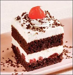 Devant ce dessert, surmonté de son petit fruit rouge, je suis sûre que notre ami Eye n'a pas perdu la mémoire :