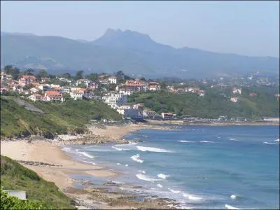 Qui est maire de Bidart en juillet 2015 ?