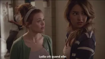 Lydia crie quand elle...