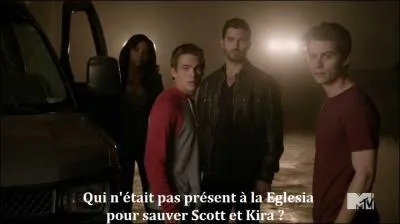 Qui n'était pas présent à la Eglesia pour sauver Scott et Kira ?