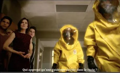Qui apprend qu'une épidémie circule dans le lycée ?