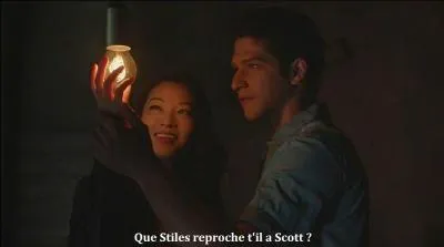 Que Stiles reproche-t-il à Scott ?