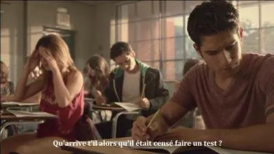 Que lui arrive-t-il alors qu'il était censé faire un test ?