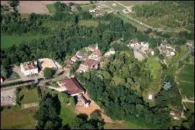Le village Gersois de Monlezun-d'Armagnac se situe en région ...