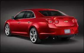 Pouvez-vous me donner le nom de cette voiture ?