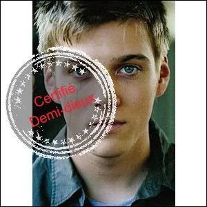 Que prend-il lors du tome 3 'Le sort du titan' ?