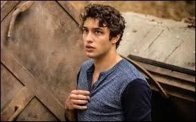 Lequel de ces hommes est fou amoureux d'Angie ?