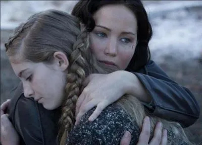 Que répond Prim quand cette fille lui demande ce qu'elle voit ?