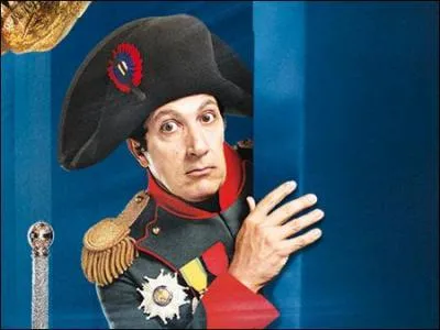 Pour accomplir ses méfaits, il va trouver pour alliés trois personnages. On va commencer par Napoléon, et c'est un acteur français qui joue le rôle de notre ancien empereur, vous l'avez reconnu il s'agit de...