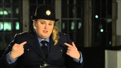 Il va aussi rencontrer cette jeune femme, prénommée Tilly, qui est