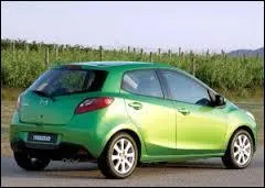 Cette voiture verte est une ...