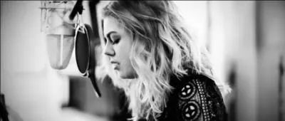 Dans son album elle a dédicacé une chanson pour sa mère décédée, comment s'appelle-t-elle ?