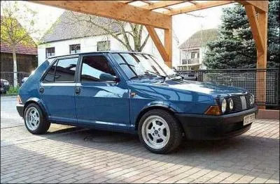 Quelle est la voiture ci-contre ?