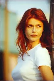 Comment s'appelle cette jolie rousse ?