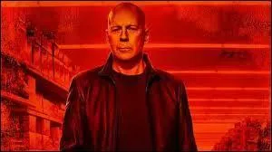 Lequel de ces acteurs joue le rôle de « Frank Moses » dans « Red » ?