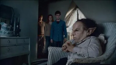 Après avoir parlé à Garrick Ollivander, Harry Potter et ses amis tentent de négocier avec le Gobelin Gripsec pour entrer à Gringotts. Ce dernier accepte. Mais que veut-il en échange ?