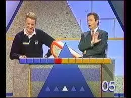 Qui a présenté l'émission "Pyramide" sur France 2 ?