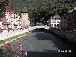 Ville de la Vallée de la Tarentaise, Moûtiers se situe en région ...