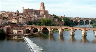 Qui est maire de Montauban en août 2015 ?