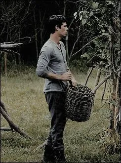 Que va chercher Thomas dans les bois avant de se faire attaquer par Ben ?