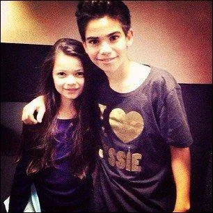 Est-ce une fan ou une amie ?