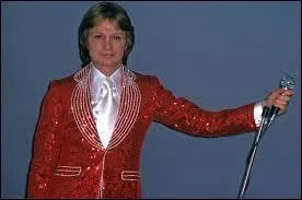 Mais aujourd'hui, le chanteur trouve :